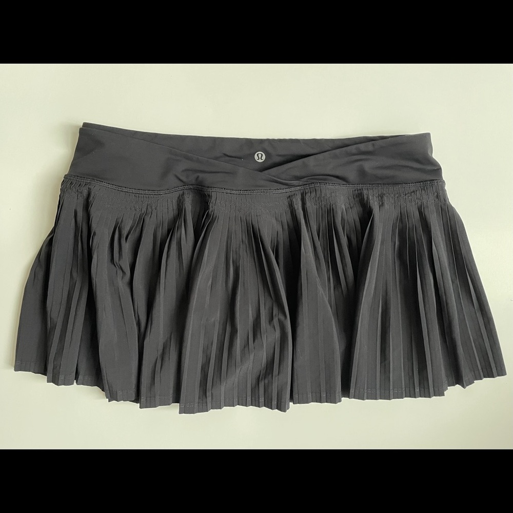 Lulu Lemon black sports skirt